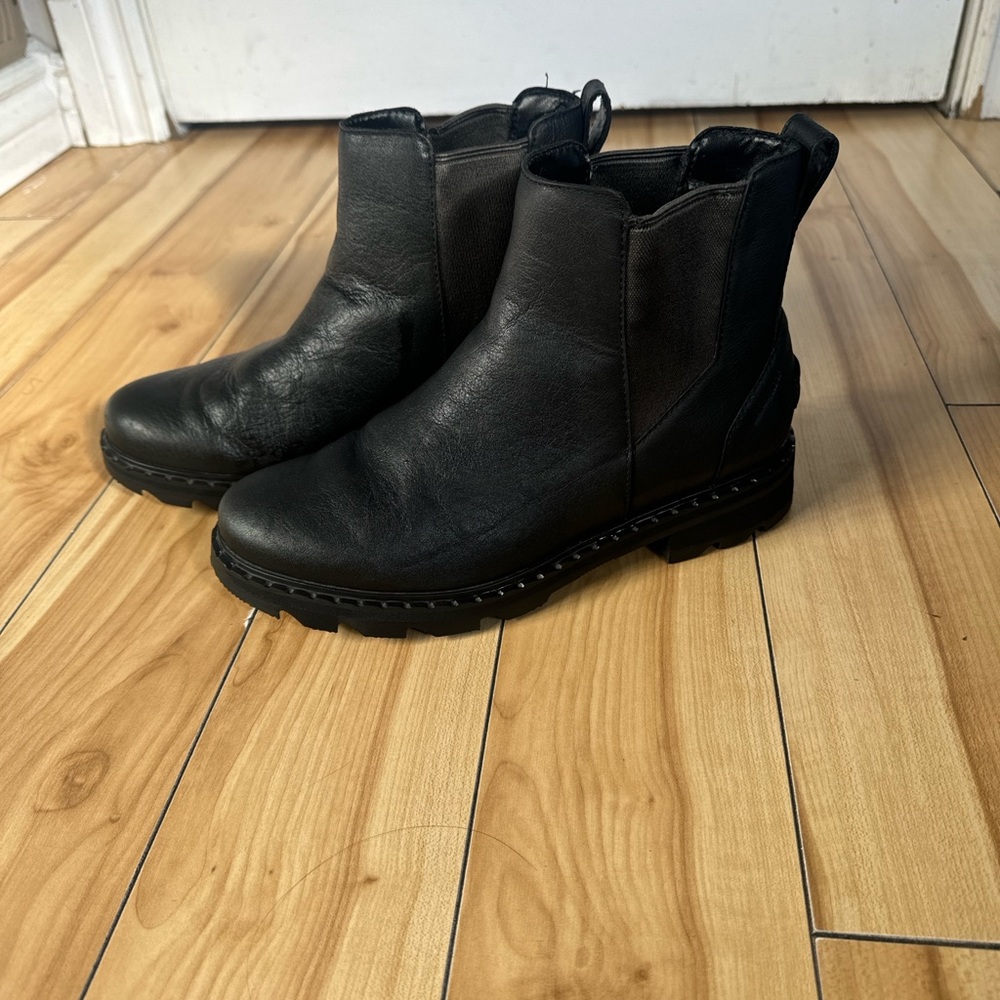 Sorel Chelsea boots waterproof size 8.5